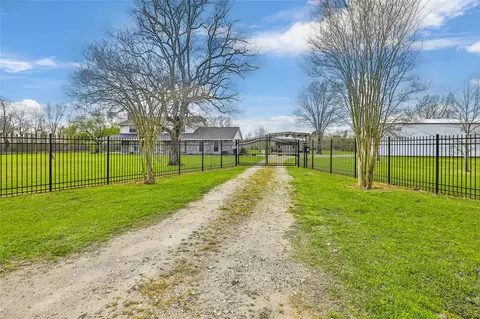 89 Private Road 684, Dayton, TX 77535