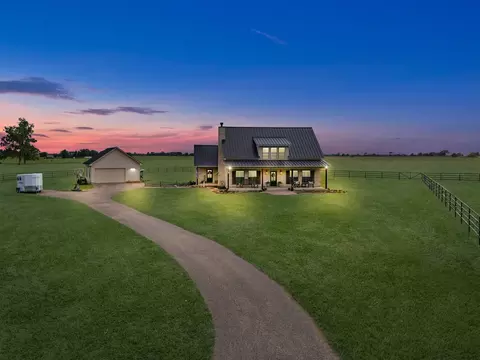 24011 Old Howth Rd, Hempstead, TX 77445