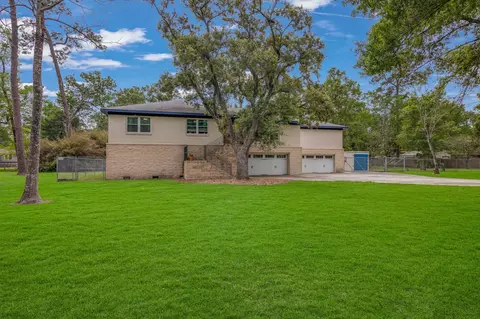 1010 Rosewood Dr, Dickinson, TX 77539