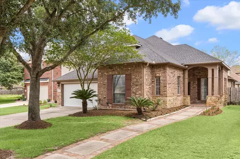 8107 Whisper Point Dr, Houston, TX 77040