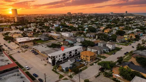 1716 23rd St #B, Galveston, TX 77550