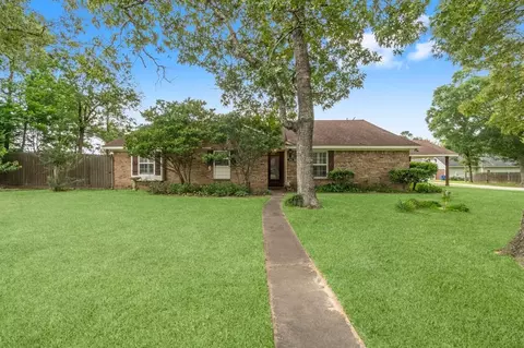 303 Greenwood Dr, Livingston, TX 77351