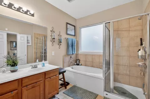 Bath - 25710 Crisp Spring Ln, Spring, TX 77373 photo 5 of 6