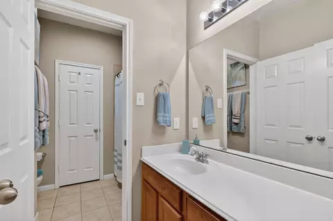 Bath - 25710 Crisp Spring Ln, Spring, TX 77373 photo 1 of 6