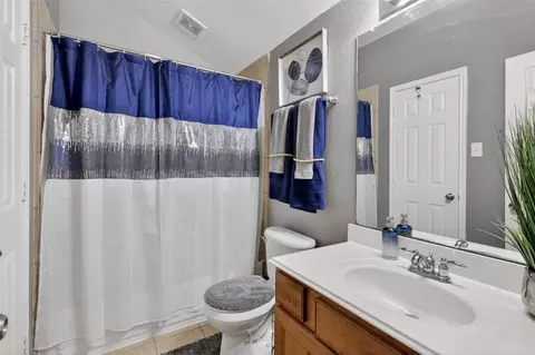 Bath - 25710 Crisp Spring Ln, Spring, TX 77373 photo 6 of 6