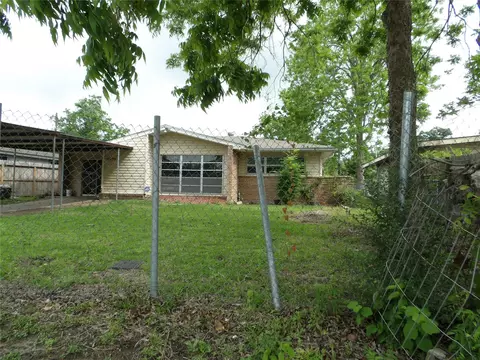 5635 Ashburn St, Houston, TX 77033