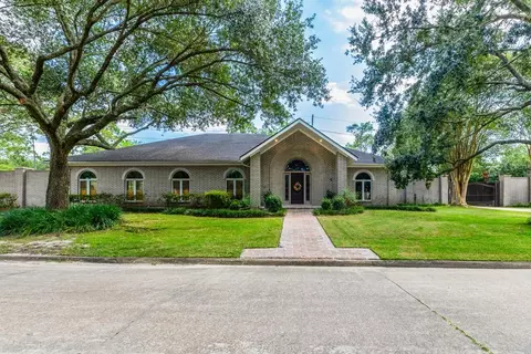 3 Bayou Bnd, Beaumont, TX 77706
