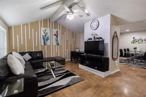 2922 Shadow Trail Dr, Houston, TX 77082