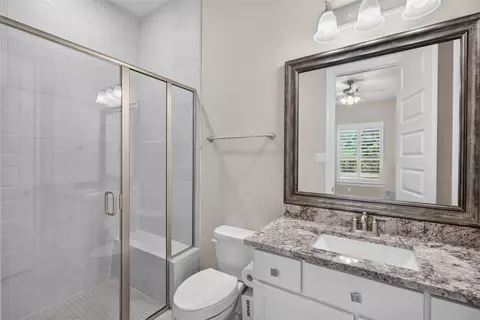 Bath - 31424 Creekside Oaks Ln, Spring, TX 77386 photo 4 of 6