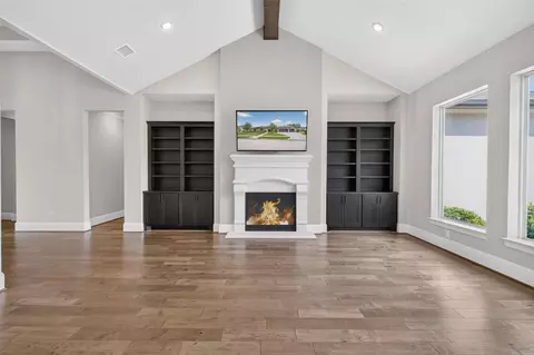 Living - 31424 Creekside Oaks Ln, Spring, TX 77386 photo 2 of 6