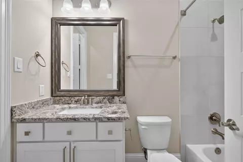 Bath - 31424 Creekside Oaks Ln, Spring, TX 77386 photo 5 of 6