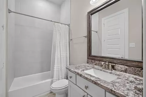Bath - 31424 Creekside Oaks Ln, Spring, TX 77386 photo 6 of 6