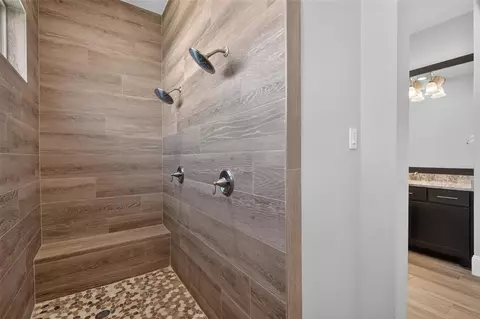 Bath - 31424 Creekside Oaks Ln, Spring, TX 77386 photo 3 of 6