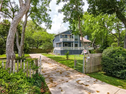 3726 Bayshore Dr, Bacliff, TX 77518