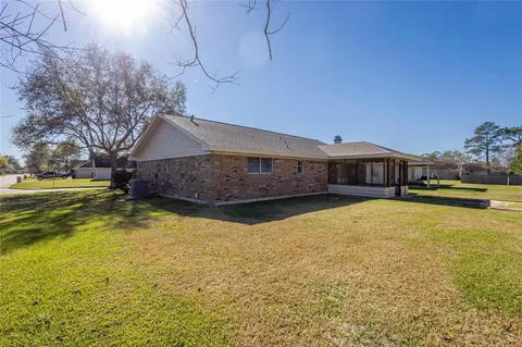 Exterior - 5810 Meadowview Rd, Beaumont, TX 77708 photo 5 of 6