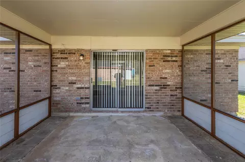Exterior - 5810 Meadowview Rd, Beaumont, TX 77708 photo 3 of 6