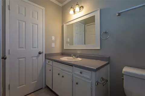 Bath - 5810 Meadowview Rd, Beaumont, TX 77708 photo 2 of 3