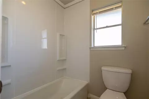 Bath - 5810 Meadowview Rd, Beaumont, TX 77708 photo 3 of 3