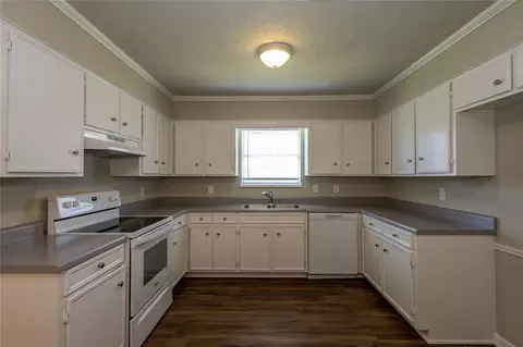 Kitchen - 5810 Meadowview Rd, Beaumont, TX 77708 photo 1 of 2