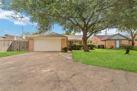 3131 E Heatherock Cir, Sugar Land, TX 77479