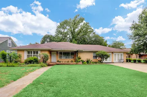 822 N Meyer St, Sealy, TX 77474