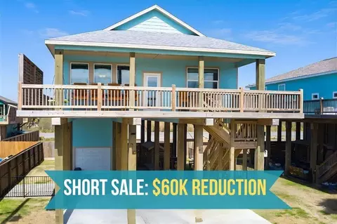 2565 Palm Dr, Crystal Beach, TX 77650