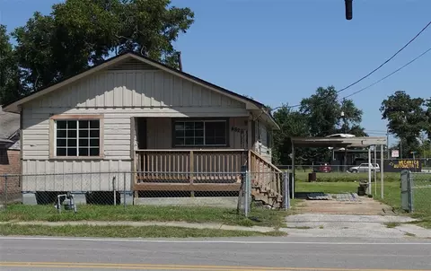 4825 Weaver Rd, Houston, TX 77016