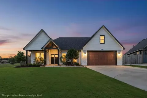 800 Greystone Ln, Angleton, TX 77515