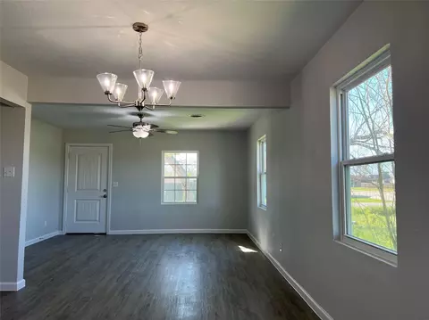 305 S Erwin St, Brazoria, TX 77422