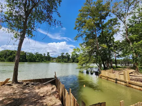 25810 Lakewater Dr, Houston, TX 77336