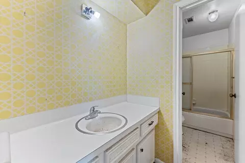 Bath - 9634 Dornoch Dr, Spring, TX 77379 photo 2 of 2