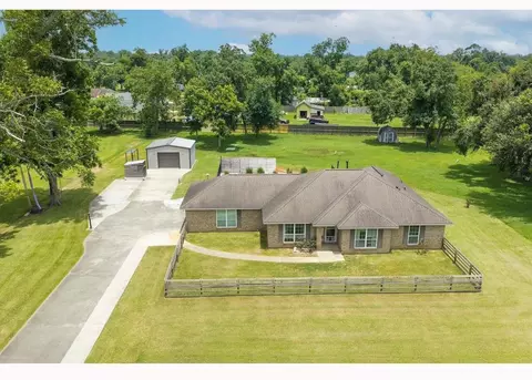 6626 Gaffney Dr, Freeport, TX 77541