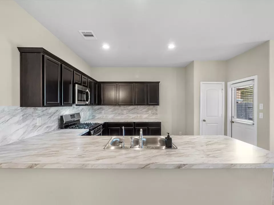 Kitchen - 20710 Azelea Field St, Katy, TX 77449 photo 4 of 4