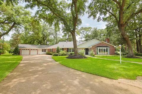 5911 Masters Dr, Houston, TX 77069