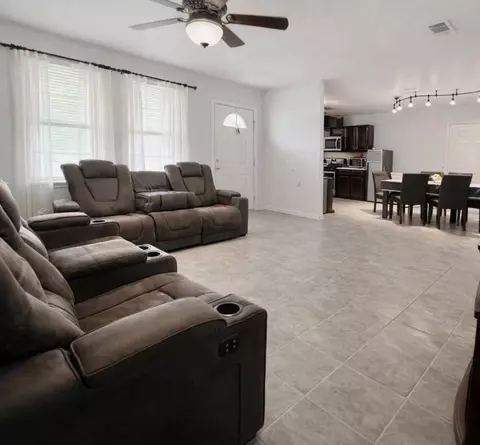 708 E 6th St, Sweeny, TX 77480 photo 2