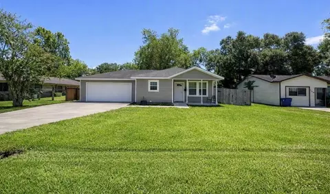 708 E 6th St, Sweeny, TX 77480