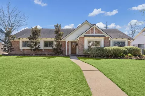 9823 Canoga Ln, Houston, TX 77080