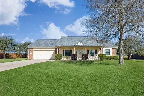 2695 Settlers Way Dr, Sealy, TX 77474