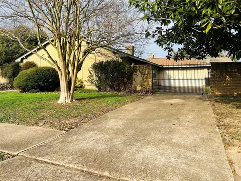 12614 Hunting Briar Dr, Houston, TX 77099