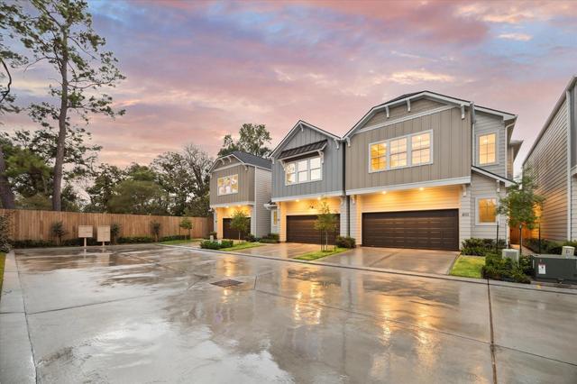 812 Glowing Dawn Dr, Houston, TX 77018