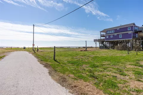 985 Marjorie, Gilchrist, TX 77617