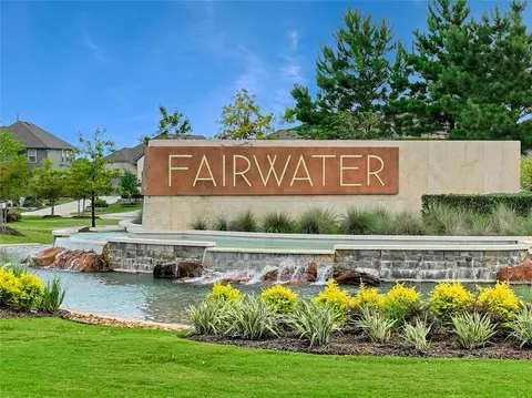 906 Youth Water Rd, Montgomery, TX 77316