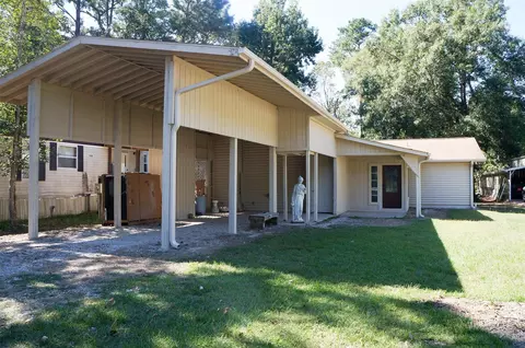 180 Sunrise Dr, Livingston, TX 77351