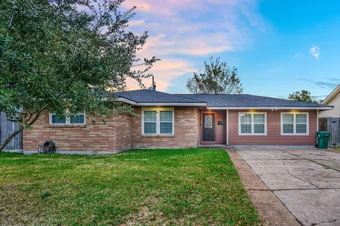 2516 Blueberry Ln, Pasadena, TX 77502