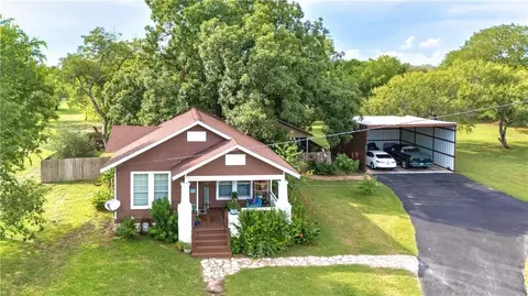 437 E 7th St, Yorktown, TX 78164