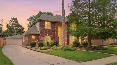 13615 Robin Hill Ct, Houston, TX 77059