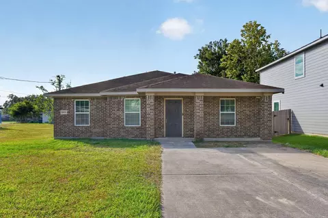 6909 Carver Ave, Texas City, TX 77591
