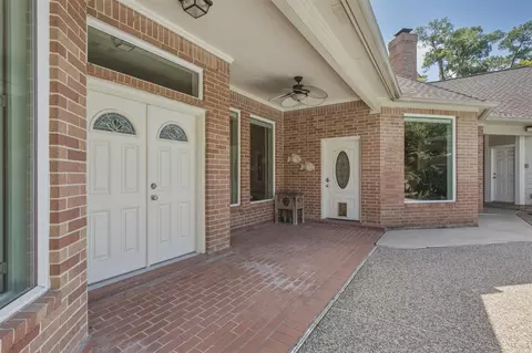 Exterior - 16111 Wimbledon Forest Dr, Spring, TX 77379 photo 4 of 7
