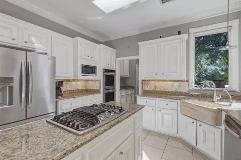 Kitchen - 16111 Wimbledon Forest Dr, Spring, TX 77379 photo 2 of 2