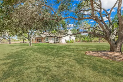 1520 Lakefield Dr, Sealy, TX 77474